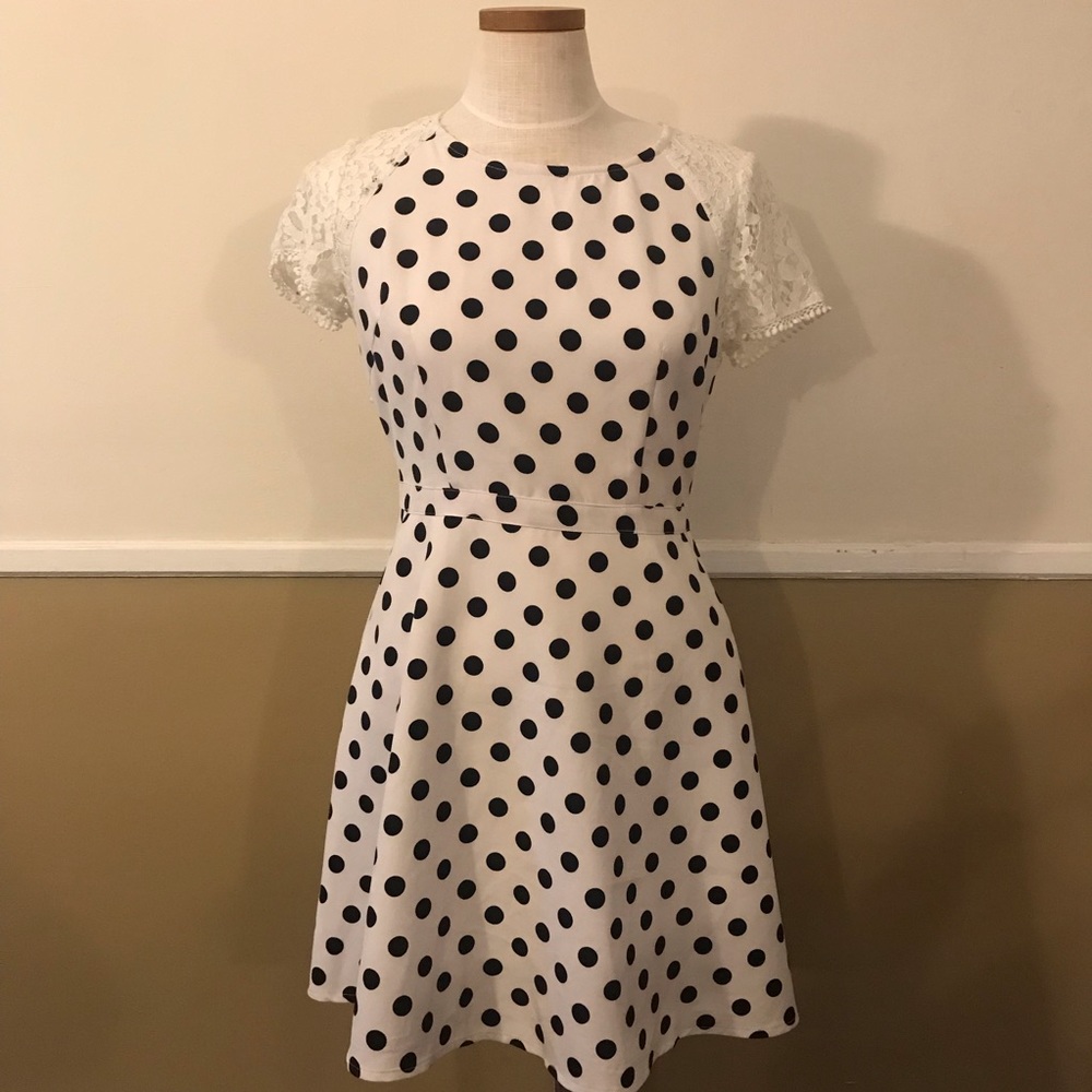 Poema | Polka dot + lace dress with pockets!